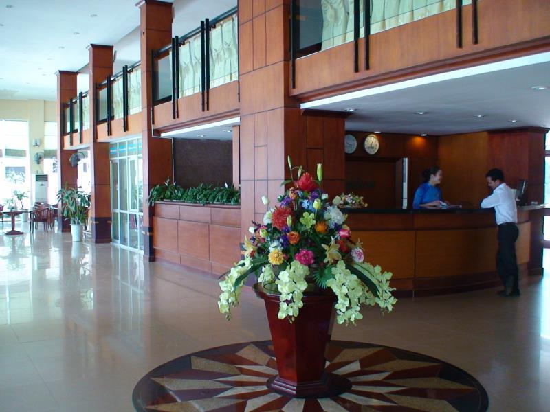 Huu Nghi Hotel Vinh Exterior foto